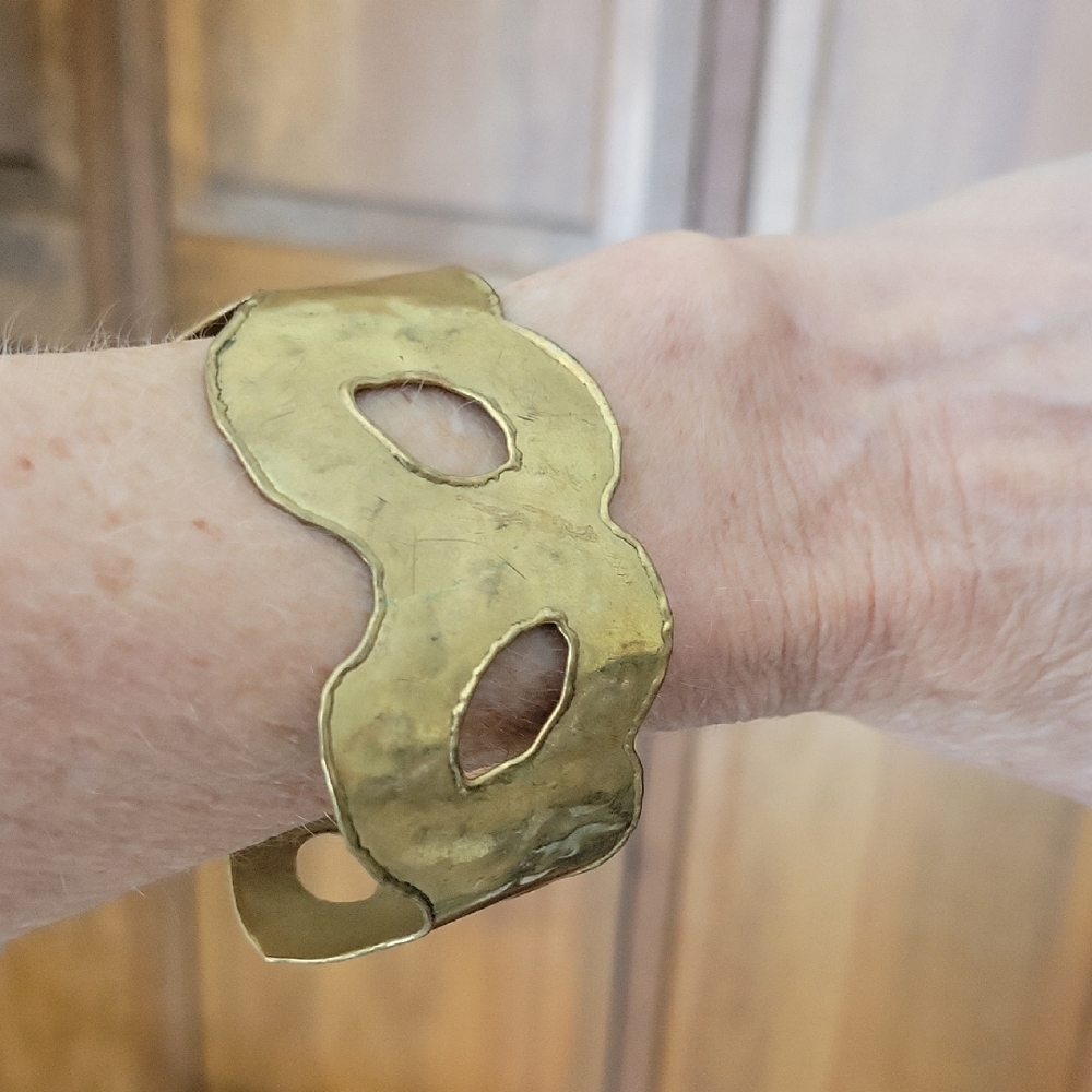 Diecut Gold Tone Cuff Braclet